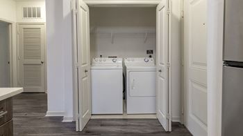 The hendrix apartments in atlanta a laundry room with a washer and a dryer